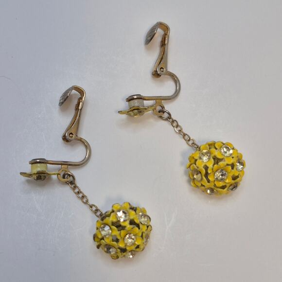Vintage Yellow Enameled Floral Dangle Drop Clip-on Earrings with Rhinestones - Picture 7 of 9